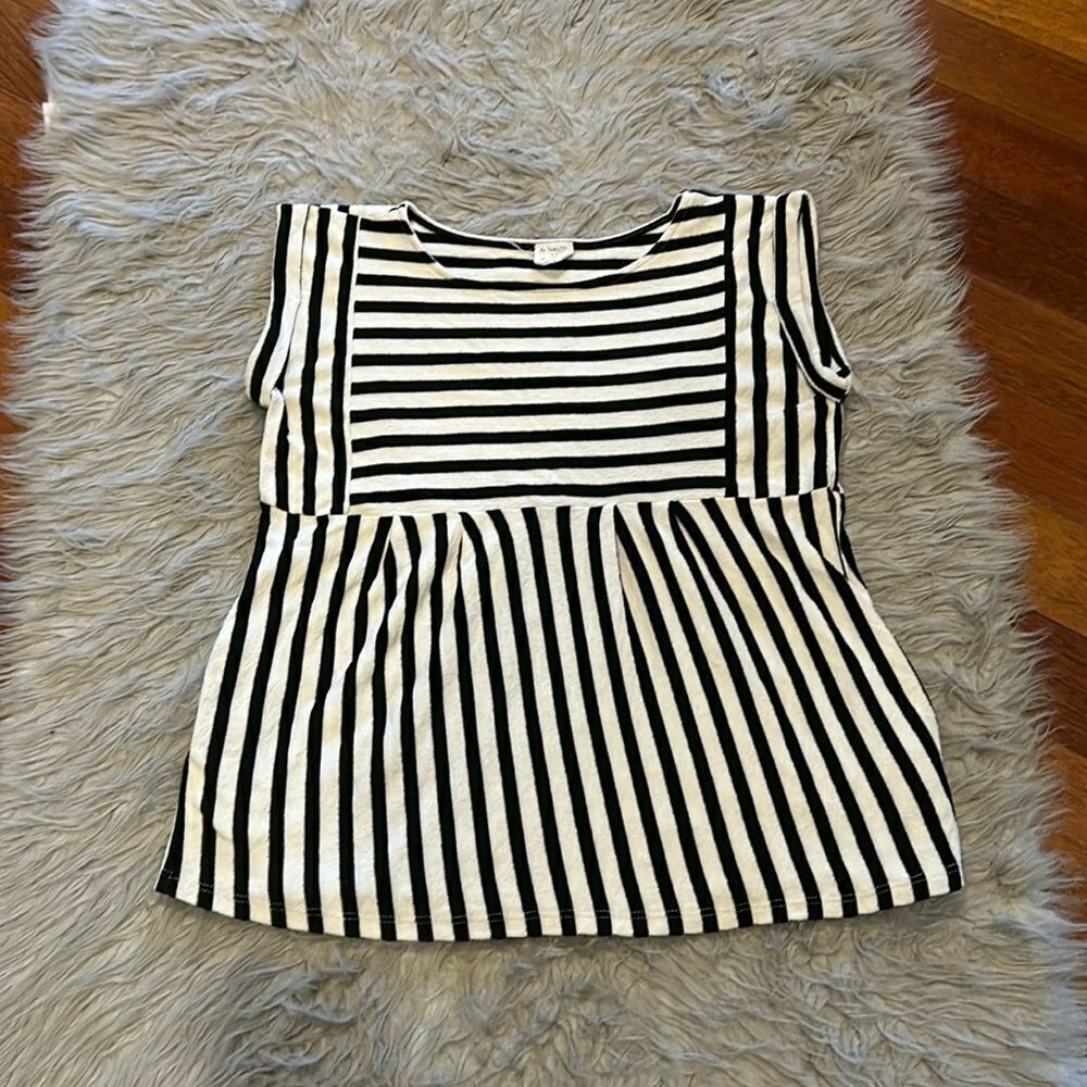 By together black and white stripped cuffed sleeve‎ flowy tank top